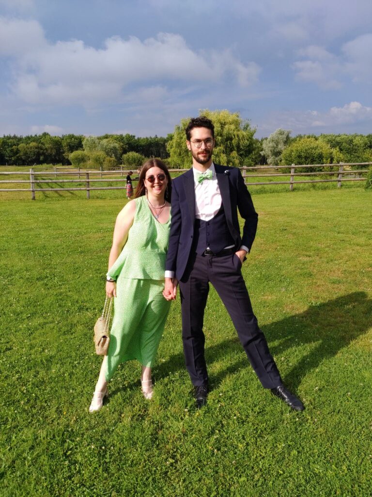 Tenue d'exception Atelier Lutel : ensemble haut et jupe avec un motif fleuri