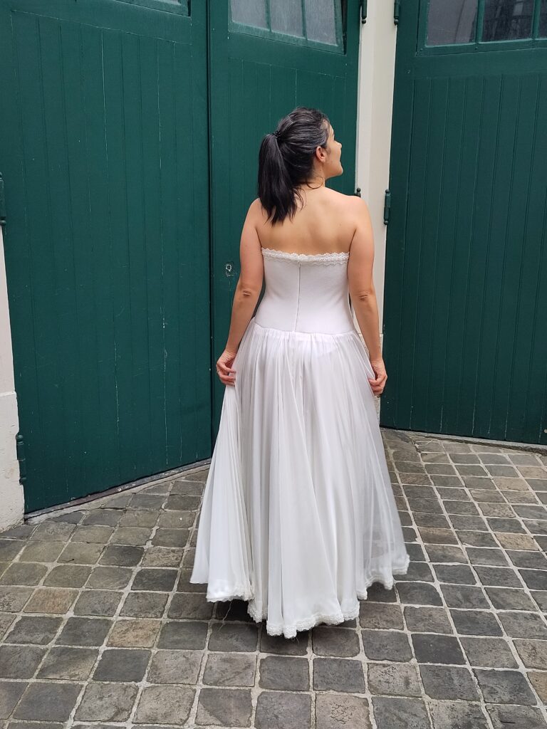 Tenue d'exception de l'Atelier Lutel : bustier porté sur un pantalon